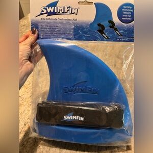 Swinging The Ultimate Swimming Aid in blue